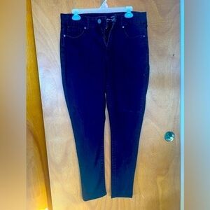 Black skinny/Inside button/Stretchy​​​​​​​​​